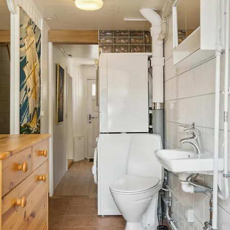 Pet Friendly In With Kitchen