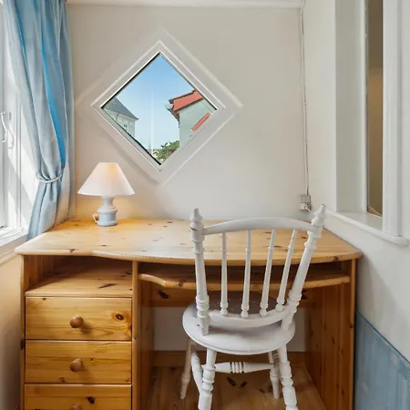 Pet Friendly In With Kitchen *