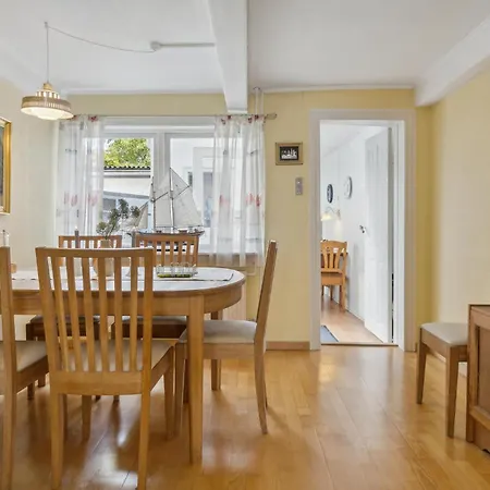Pet Friendly In With Kitchen