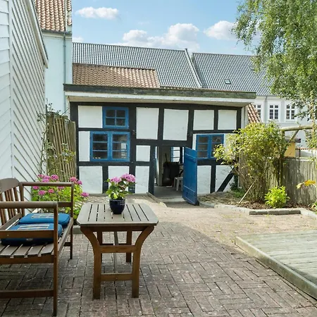 Pet Friendly In With Kitchen